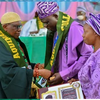 Pastor Adeusi Receives ACAOSA Merit Award