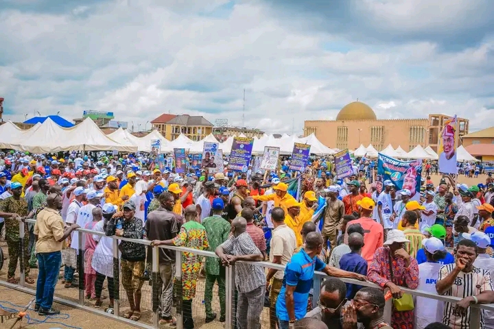Mammoth Crowd In Akure As Barr. Olumuyiwa Adu Declares Officially For APC