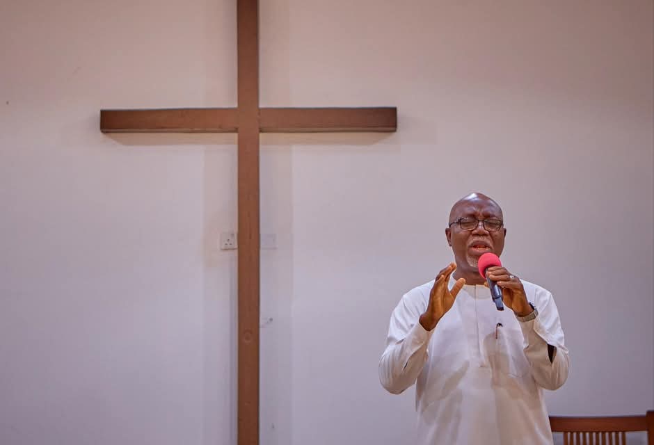 GOV AIYEDATIWA GREETS CHRISTIANS AT EASTER, PREACHES LOVE, UNITY