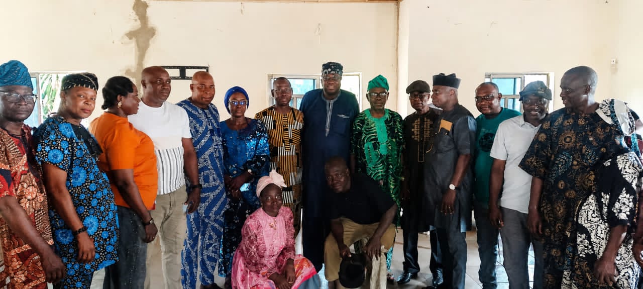 Akure East LCDA Chairman, Hon. Kayode Taiwo Samson, Leads Condolence Visit to Late Olisa’s Family